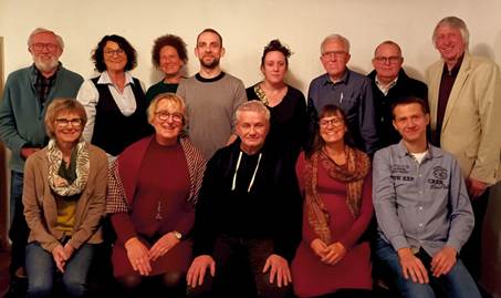 Ein Bild, das Kleidung, Person, Menschliches Gesicht, Lächeln enthält.
KI-generierte Inhalte können fehlerhaft sein.